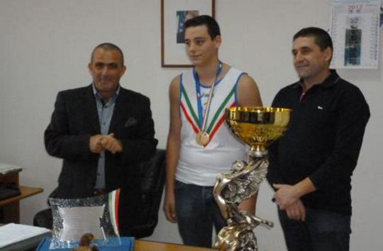 Premiazione Calabro' Carmelo Campione Naz.le Juniores Boxe 2012 della -ADS Pugilistica Saporito