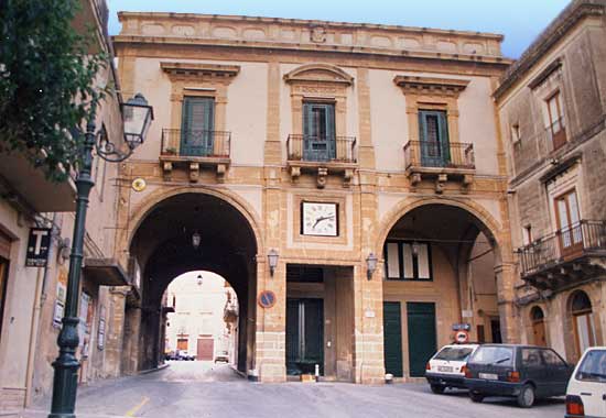  Palazzo dell'Arpa sede della municipalita'