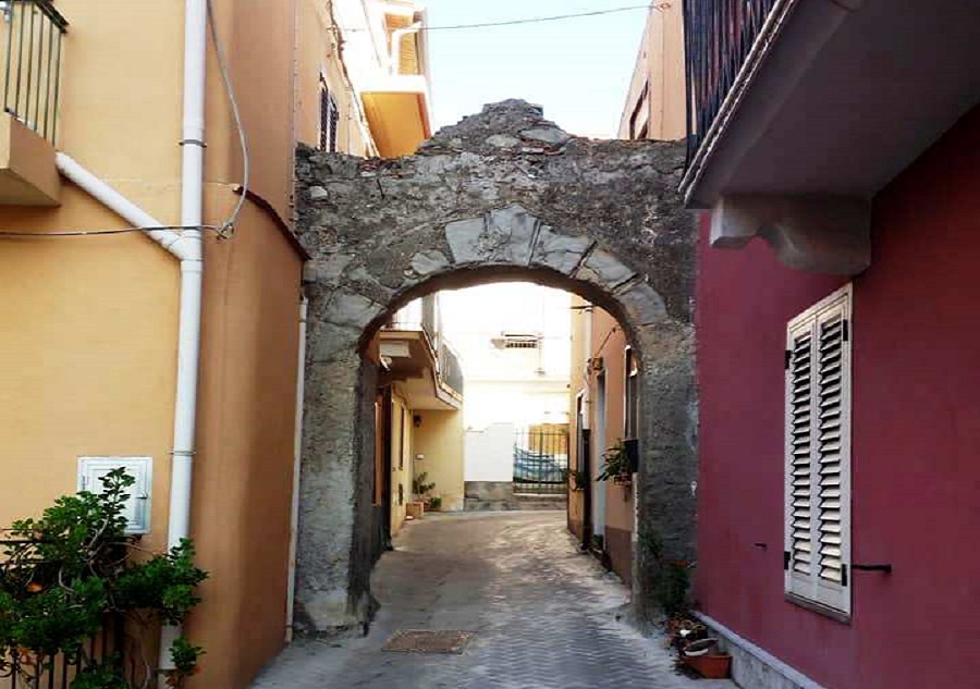 Arco nel quartiere "Baglio Ficara"